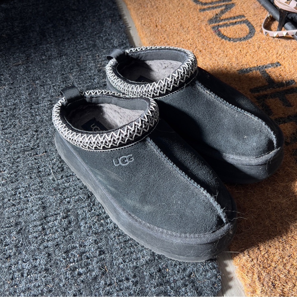 UGG Women’s black tasman